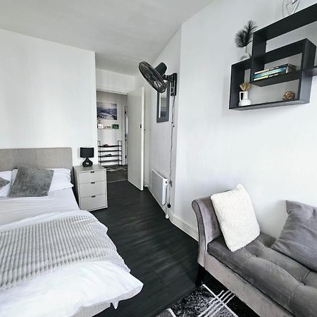 Abba Views Apartment Лондон Екстериор снимка