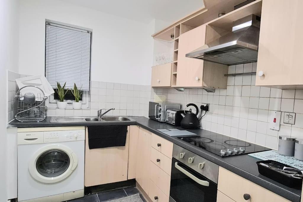 Abba Views Apartment Лондон Екстериор снимка